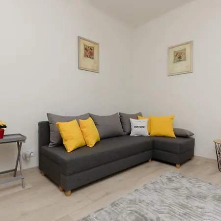 Sunny Studio For 2 Guests Near Metro Raclawicka By Renters Daire Varşova