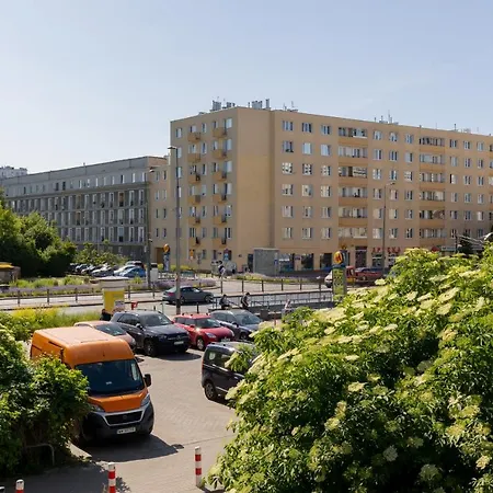 Sunny Studio For 2 Guests Near Metro Raclawicka By Renters