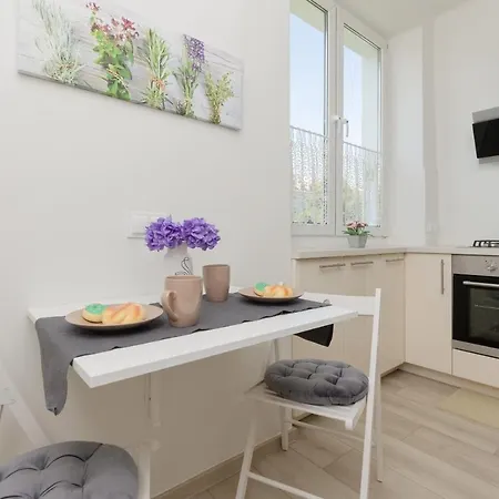 Sunny Studio For 2 Guests Near Metro Raclawicka By Renters Daire