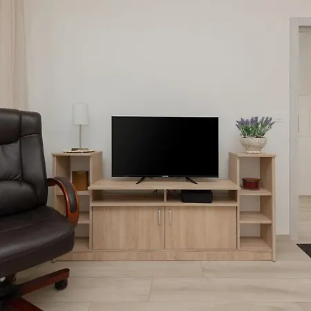 Sunny Studio For 2 Guests Near Metro Raclawicka By Renters Varşova