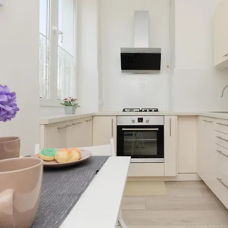 Apartment Sunny Studio For 2 Guests Near Metro Raclawicka By Renters Warsaw